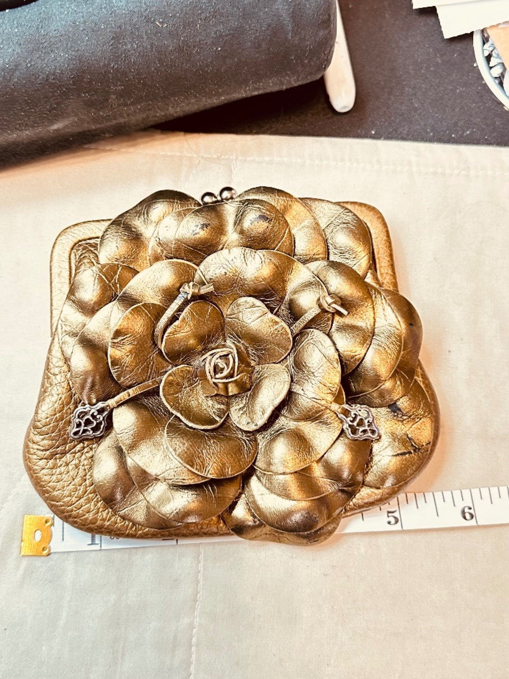 Brighton Gold Rose Clutch Kiss Lock Wallet Floral Interior Mini Bag EUC Vintage - Picture 7 of 11
